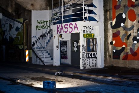 Wertpapier Mensch, Kris Kind, 2018, streetart, mural, graffiti, swiss, Solothurn, Schweiz, Kettenreaktion2018 Unique Painting Artwork, Kris Kind Dr. Kristian Stuhl #illegalernuttentransport #streetart #graffiti #mural #kriskind #kindkris #wertpapiermensch #kettenreaktion #economicporn