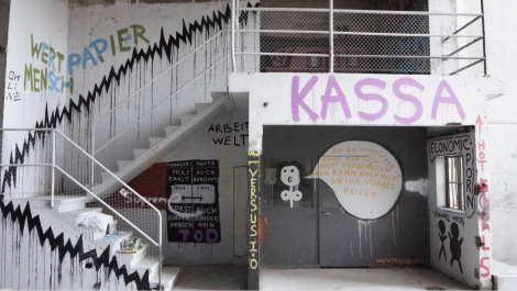 Wertpapier Mensch, Kris Kind, 2018, streetart, mural, graffiti, swiss, Solothurn, Schweiz, Kettenreaktion2018 Unique Painting Artwork, Kris Kind Dr. Kristian Stuhl #illegalernuttentransport #streetart #graffiti #mural #kriskind #kindkris #wertpapiermensch #kettenreaktion